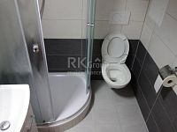 Pronájem bytu 2kk, 32m2, Odolena Voda, ulice Československé armády - koupelna s wc