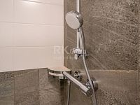 Pronájem luxusního bytu 1+KK v novostavbě v Kobylisích, ul. Pakoměřická. - Fotka 23