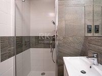 Pronájem luxusního bytu 1+KK v novostavbě v Kobylisích, ul. Pakoměřická. - Fotka 25