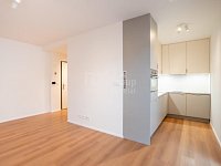 Pronájem luxusního bytu 1+KK v novostavbě v Kobylisích, ul. Pakoměřická. - Fotka 3