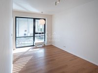 Pronájem luxusního bytu 1+KK v novostavbě v Kobylisích, ul. Pakoměřická. - Fotka 5