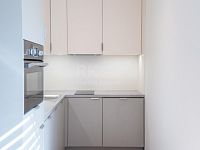 Pronájem luxusního bytu 1+KK v novostavbě v Kobylisích, ul. Pakoměřická. - Fotka 6