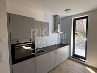 Pronájem moderního 1+kk 44,40 m2 s předzahrádkou 20 m2 v novostavbě bytového domu v Hořovicích - Fotka 1