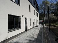Pronájem moderního 1+kk 44,40 m2 s předzahrádkou 20 m2 v novostavbě bytového domu v Hořovicích - Fotka 11