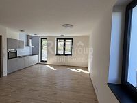 Pronájem moderního 1+kk 44,40 m2 s předzahrádkou 20 m2 v novostavbě bytového domu v Hořovicích - Fotka 4