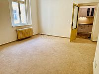Pronájem  bytu 1+1, 32 m², po částečné rekonstrukci, 2. patro, ul. Anglická – Mariánské Lázně - Fotka 4