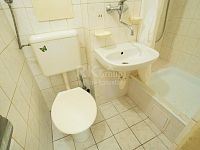 Prodej světlého bytu 2+kk, 29 m2, OV v žádané části Prahy 9 - Hloubětín. - Fotka 1