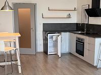 Pronájem moderního bytu 1+kk (37 m2) s lodžií (6 m2) - Chýně, Praha-západ
