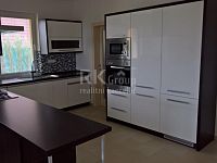Pronájem rodinného domu 4+kk, 161 m2, pozemek 671 m2, Zlatníky, ul. Pod Vrškama, okr.Praha - západ - Fotka 13