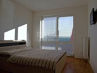 Pronájem rodinného domu 4+kk, 161 m2, pozemek 671 m2, Zlatníky, ul. Pod Vrškama, okr.Praha - západ - Fotka 15