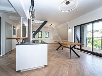 Pronájem atyp. mezonetového bytu 2+kk s ateliérem, 118,5 m2, v RD, Praha 4 - Podolí, ul.Dvorecká - Fotka 11