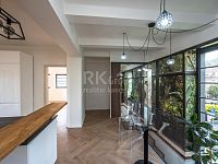 Pronájem atyp. mezonetového bytu 2+kk s ateliérem, 118,5 m2, v RD, Praha 4 - Podolí, ul.Dvorecká - Fotka 15