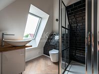 Pronájem atyp. mezonetového bytu 2+kk s ateliérem, 118,5 m2, v RD, Praha 4 - Podolí, ul.Dvorecká - Fotka 17