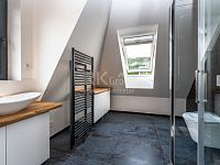 Pronájem atyp. mezonetového bytu 2+kk s ateliérem, 118,5 m2, v RD, Praha 4 - Podolí, ul.Dvorecká - Fotka 6