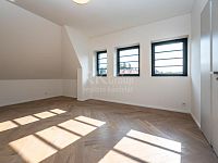 Pronájem atyp. mezonetového bytu 2+kk s ateliérem, 118,5 m2, v RD, Praha 4 - Podolí, ul.Dvorecká - Fotka 8