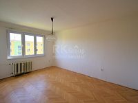 1+1, 35 m2 se sklepem, ve 3.p. panelového domu bez výtahu, ul. Nad Vodovodem, Praha 10 - Strašnice - Fotka 2