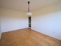 1+1, 35 m2 se sklepem, ve 3.p. panelového domu bez výtahu, ul. Nad Vodovodem, Praha 10 - Strašnice - Fotka 3