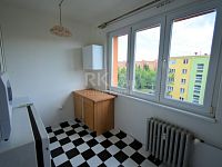 1+1, 35 m2 se sklepem, ve 3.p. panelového domu bez výtahu, ul. Nad Vodovodem, Praha 10 - Strašnice - Fotka 7