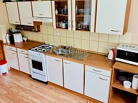 Prodej udržovaného rodinného domu 3+1 s garáží a terasou – ul. Lázeňská, Lázně Kynžvart - Fotka 2
