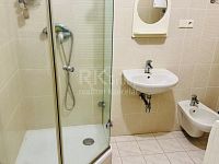 Prodej udržovaného rodinného domu 3+1 s garáží a terasou – ul. Lázeňská, Lázně Kynžvart - Fotka 6