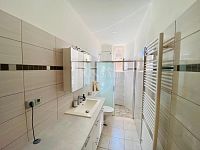 Pronájem kompletně vybaveného bytu 2+1 po rekonstrukci, 70m2, 1.NP, Luční ulice - Mariánské Lázně - Fotka 10