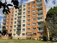 Prodej světlého, zrekonstruovaného bytu 3+1 s lodžií a komorou – Mariánské Lázně, ul. Hroznatova - Fotka 1