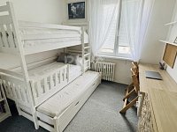 Prodej světlého, zrekonstruovaného bytu 3+1 s lodžií a komorou – Mariánské Lázně, ul. Hroznatova - Fotka 10