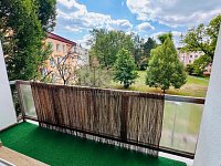 Prodej světlého, zrekonstruovaného bytu 3+1 s lodžií a komorou – Mariánské Lázně, ul. Hroznatova - Fotka 13