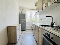 Prodej světlého, zrekonstruovaného bytu 3+1 s lodžií a komorou – Mariánské Lázně, ul. Hroznatova - Fotka 7