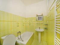 Pronájem světlého bytu 1+1, 30m2, sklep, ul. Vrchlického, Karlovy Vary – Horní Drahovice - Fotka 10