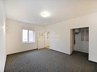 Pronájem světlého bytu 1+1, 30m2, sklep, ul. Vrchlického, Karlovy Vary – Horní Drahovice - Fotka 4