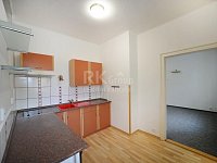 Pronájem světlého bytu 1+1, 30m2, sklep, ul. Vrchlického, Karlovy Vary – Horní Drahovice - Fotka 7