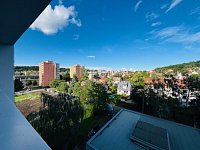 Pronájem světlého bytu 1+1, 30 m2 s pěkným výhledem 300 m od metra Hloubětín. - Fotka 12