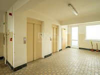 Pronájem světlého bytu 1+1, 30 m2 s pěkným výhledem 300 m od metra Hloubětín. - Fotka 28