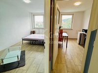 Pronájem světlého bytu 1+1, 30 m2 s pěkným výhledem 300 m od metra Hloubětín. - Fotka 8