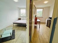 Pronájem světlého bytu 1+1, 30 m2 s pěkným výhledem 300 m od metra Hloubětín. - Fotka 8