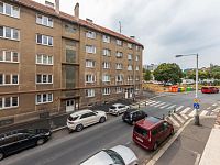 Prodej bytu po rekonstrukci 2+1, Praha 8-Libeň - výhled z okna