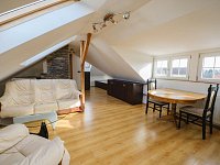 Pronájem zařízeného  podkrovního 1+kk v ulici Křížkovského v Liberci - NRL_2440.jpg