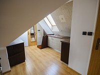 Pronájem zařízeného  podkrovního 1+kk v ulici Křížkovského v Liberci - NRL_2450.jpg