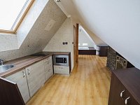 Pronájem zařízeného  podkrovního 1+kk v ulici Křížkovského v Liberci - NRL_2453.jpg