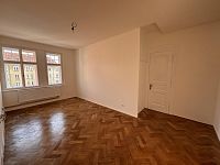 Pronájem bytu 3+1 v prvorepublikové vile v centru Liberce a s parkováním ve dvoře - IMG_1917.JPG