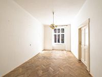 Prodej prostorného a světlého bytu v Praze - Vinohrady - 2 minuty od metra Flora - 09.jpg