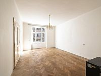 Prodej prostorného a světlého bytu v Praze - Vinohrady - 2 minuty od metra Flora - 13.jpg