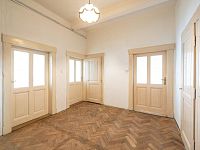 Prodej prostorného a světlého bytu v Praze - Vinohrady - 2 minuty od metra Flora - 18.jpg