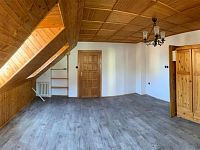 Pronájem  bytu o velikosti  2+1 o výměře 100m2 se zastřešenou terasou a zahradou. - Bez názvu-1.jpg