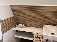 Pronájem velmi světlého a slunného bytu 3+kk v cihlovém domě se zahradou. - IMG_3328.JPG