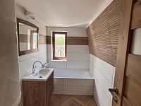 Pronájem velmi světlého a slunného bytu 3+kk v cihlovém domě se zahradou. - IMG_3335.JPG