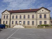 Prodej administrativní budovy se třemi byty, Zliv