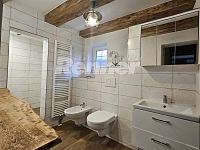 Rodinný dům 4+kk, po kompletní rekonstrukci, zast. plocha 79m2 + 890m2 zahrada, Dobrná, okr. Děčín - 20250209_163044.jpg