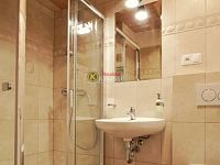 Byt 1+kk Garsoniéra 29m2, Rožmberská ul., Český Krumlov - koupelna (2).jpg